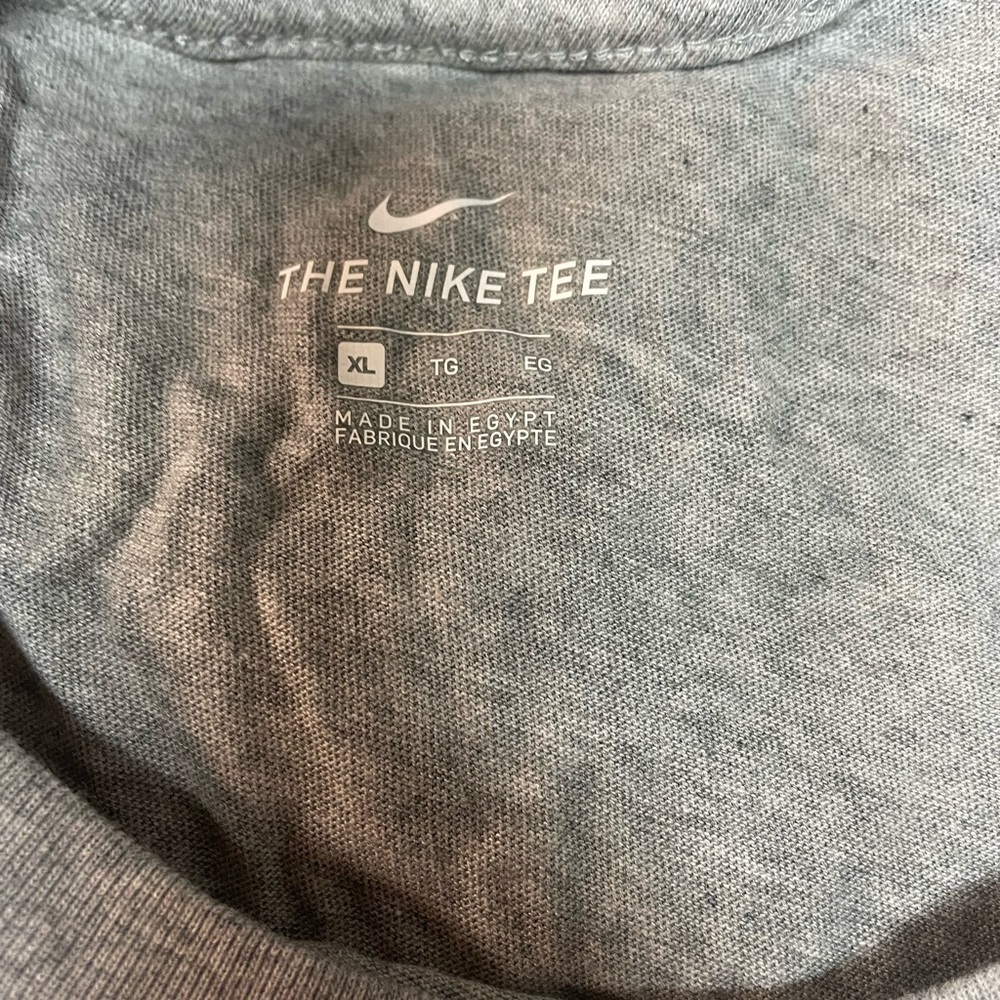 COPY - NWT Nike shirt - Picture 2 of 2